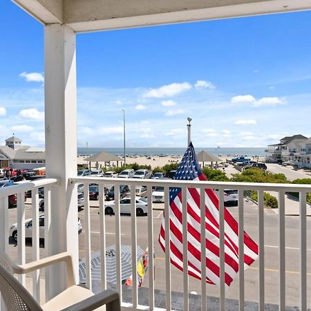 Water Views - Private Balcony - The Americana ハンプトン エクステリア 写真